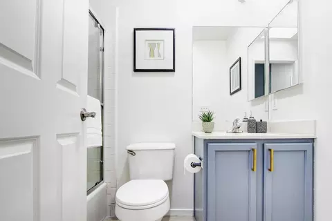 Bath - 128 Orsi Cir, San Francisco, CA 94124 photo 1 of 2