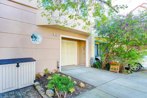 Exterior - 128 Orsi Cir, San Francisco, CA 94124 photo 6 of 11