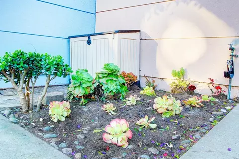 Exterior - 128 Orsi Cir, San Francisco, CA 94124 photo 8 of 11