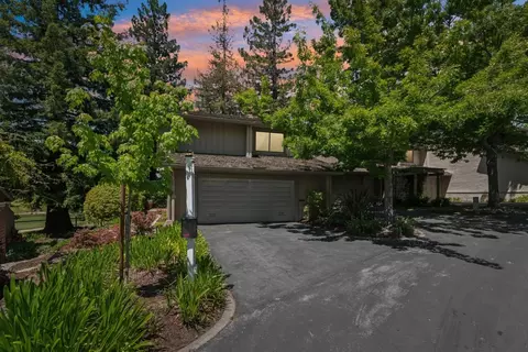 466 Sand Hill Cir, Menlo Park, CA 94025