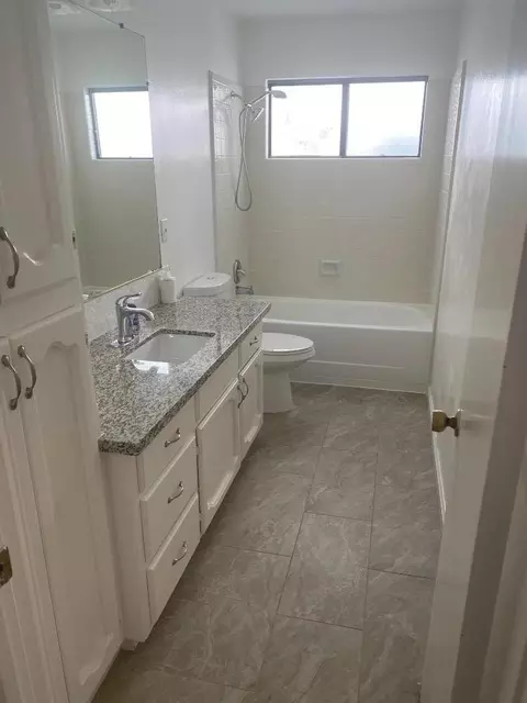 Bath - 396 Lancaster Dr, Manteca, CA 95336 photo 1 of 2