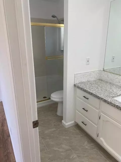 Bath - 396 Lancaster Dr, Manteca, CA 95336 photo 2 of 2
