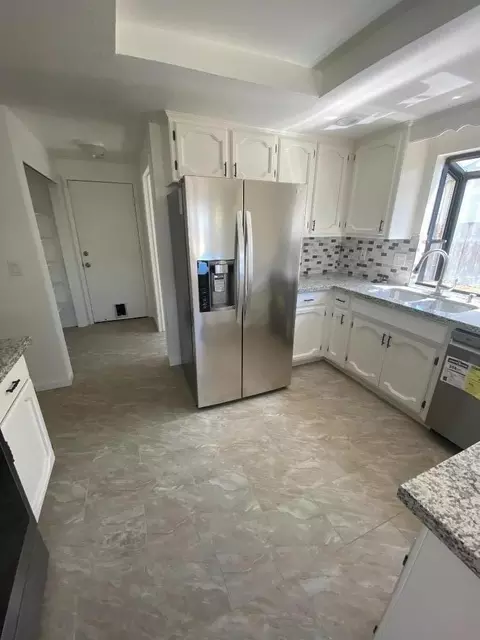 Kitchen - 396 Lancaster Dr, Manteca, CA 95336 photo 1 of 3