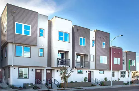1755 Railway Cir, Oakland, CA 94607