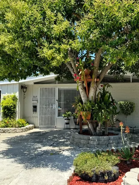 869 Lakeknoll Dr, Sunnyvale, CA 94089