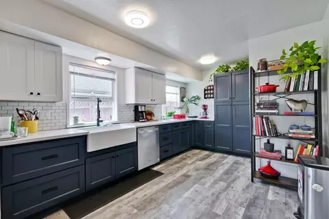 1505 17th Ave, Santa Cruz, CA 95062