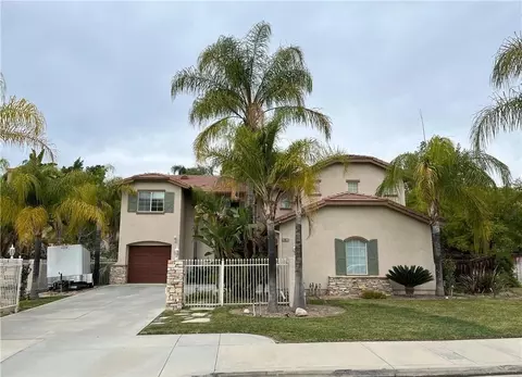 Exterior - 29870 Watson Ct, Highland, CA 92346 photo 3 of 10