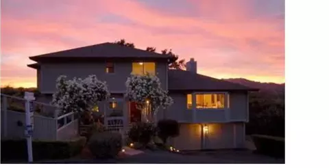 4 Harris Hill Dr, Novato, CA 94947