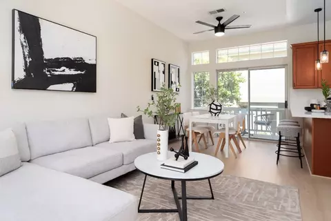 979 Pinto Palm Ter 45, Sunnyvale, CA 94087