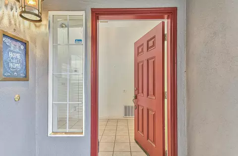 985 Crestview St, Salinas, CA 93906 photo 2