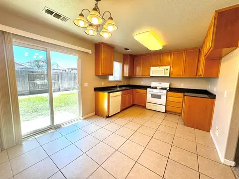 438 Rhianon Dr, Merced, CA 95341 photo 3