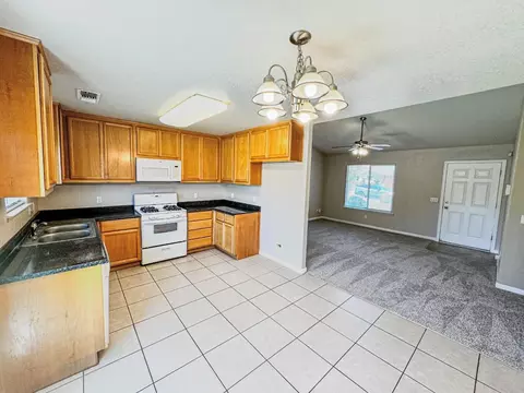 438 Rhianon Dr, Merced, CA 95341 photo 2