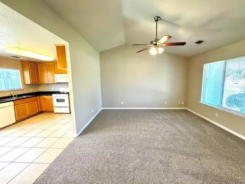 438 Rhianon Dr, Merced, CA 95341 photo 4