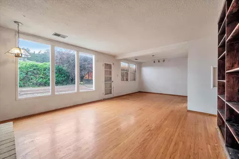 975 Crespi Dr, Pacifica, CA 94044 photo 2