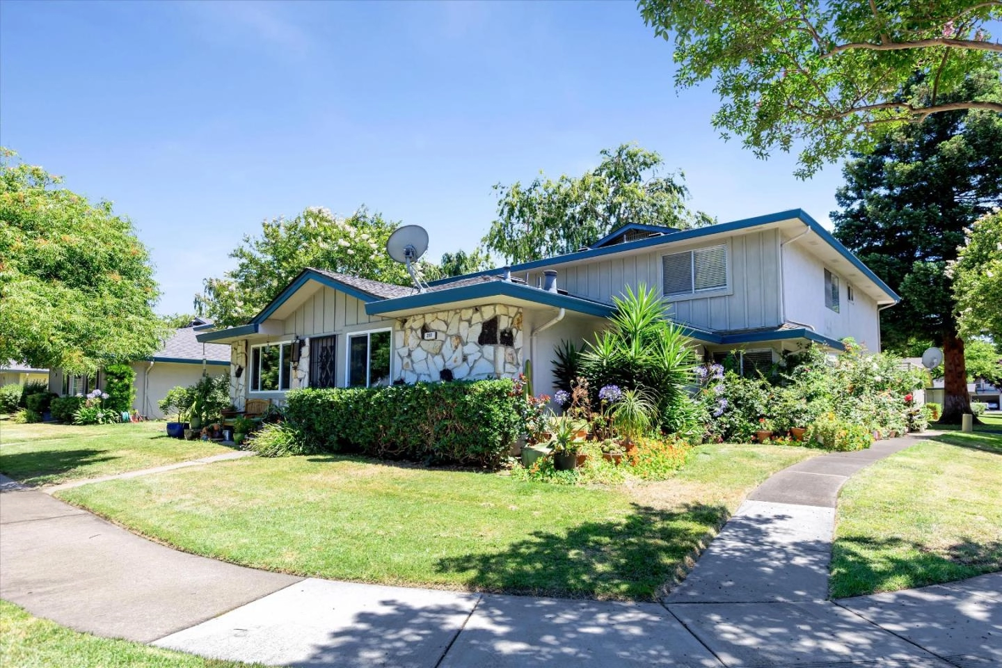210 Gomes Ct Unit 4