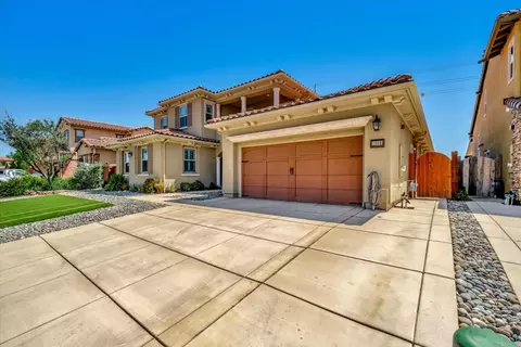 1586 Como Dr, Manteca, CA 95337 photo 2