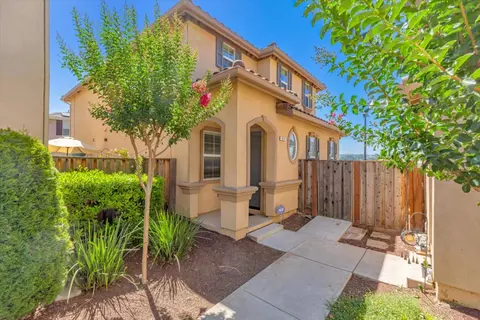 90 Caspian Way, Gilroy, CA 95020 photo 1