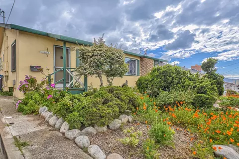 1090 Elm Ave, Seaside, CA 93955 photo 1
