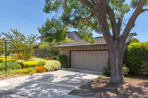 22 Hallmark Cir, Menlo Park, CA 94025