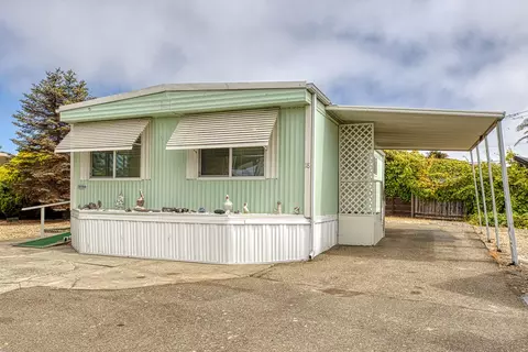998 38th Ave 18, Santa Cruz, CA 95062