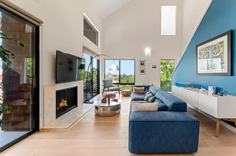 72 Peter Coutts Cir, Stanford, CA 94305