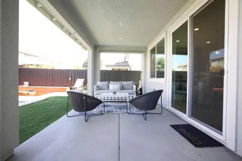 2817 Hemsworth Ct, Lathrop, CA 95330 photo 3