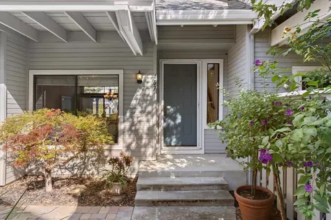 457 Mountain Laurel Ct, Mountain View, CA 94043 photo 3