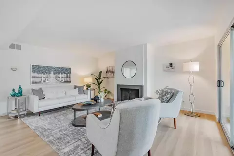 675 Sharon Park Dr 132, Menlo Park, CA 94025