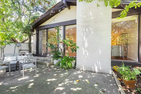 2401 Sharon Oaks Dr, Menlo Park, CA 94025