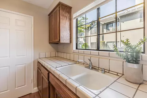 1052 Padre Dr 2, Salinas, CA 93901 photo 11