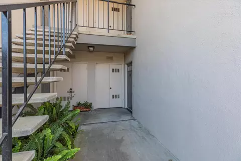 1052 Padre Dr 2, Salinas, CA 93901 photo 3