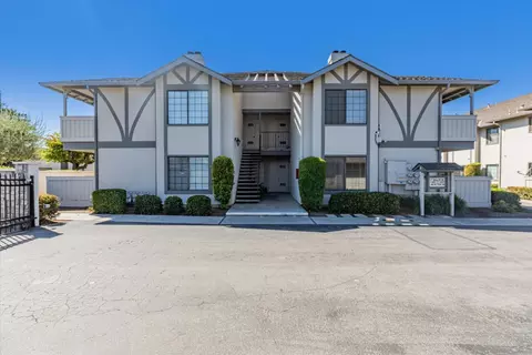 1052 Padre Dr 2, Salinas, CA 93901 photo 2