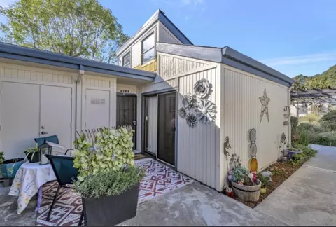 2262 7th Ave, Santa Cruz, CA 95062