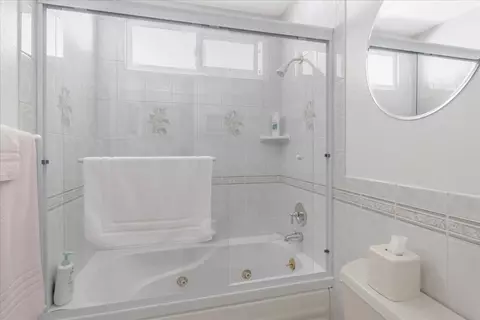 Bath - 9 Barton Pl, Pacifica, CA 94044 photo 2 of 8