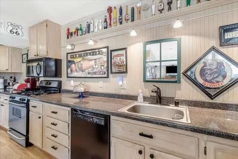 Kitchen - 9 Barton Pl, Pacifica, CA 94044 photo 8 of 9
