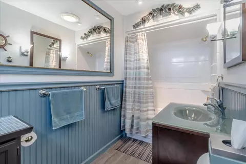 Bath - 9 Barton Pl, Pacifica, CA 94044 photo 8 of 8