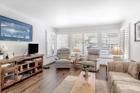 Living - 9 Barton Pl, Pacifica, CA 94044 photo 2 of 6