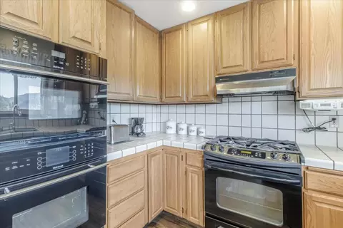 Kitchen - 9 Barton Pl, Pacifica, CA 94044 photo 3 of 9
