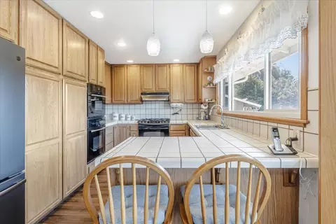 Kitchen - 9 Barton Pl, Pacifica, CA 94044 photo 6 of 9