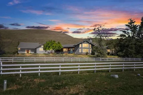 5955 Diablo Hills Rd, Tres Pinos, CA 95075