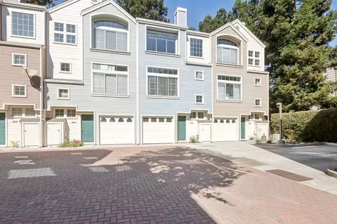 979 Pinto Palm Ter 35, Sunnyvale, CA 94087