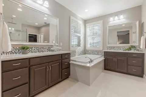 Bath - 9958 Bobcat Ct, Gilroy, CA 95020 photo 1 of 7