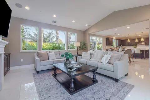 Living - 9958 Bobcat Ct, Gilroy, CA 95020 photo 2 of 3