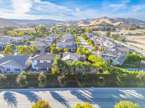 View/Area - 9958 Bobcat Ct, Gilroy, CA 95020 photo 7 of 9