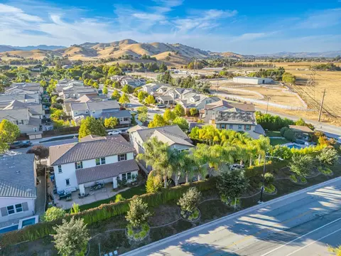 View/Area - 9958 Bobcat Ct, Gilroy, CA 95020 photo 6 of 9