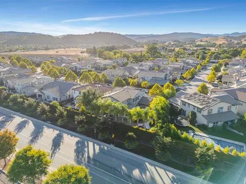 View/Area - 9958 Bobcat Ct, Gilroy, CA 95020 photo 8 of 9