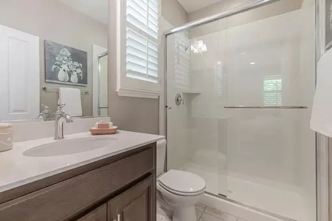 Bath - 9958 Bobcat Ct, Gilroy, CA 95020 photo 5 of 7