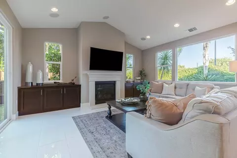 Living - 9958 Bobcat Ct, Gilroy, CA 95020 photo 1 of 3