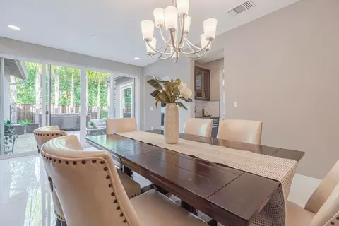 Dining - 9958 Bobcat Ct, Gilroy, CA 95020 photo 4 of 5