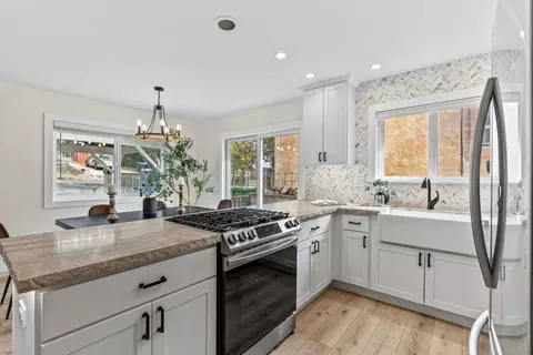 977 Johnson St, Monterey, CA 93940 photo 1